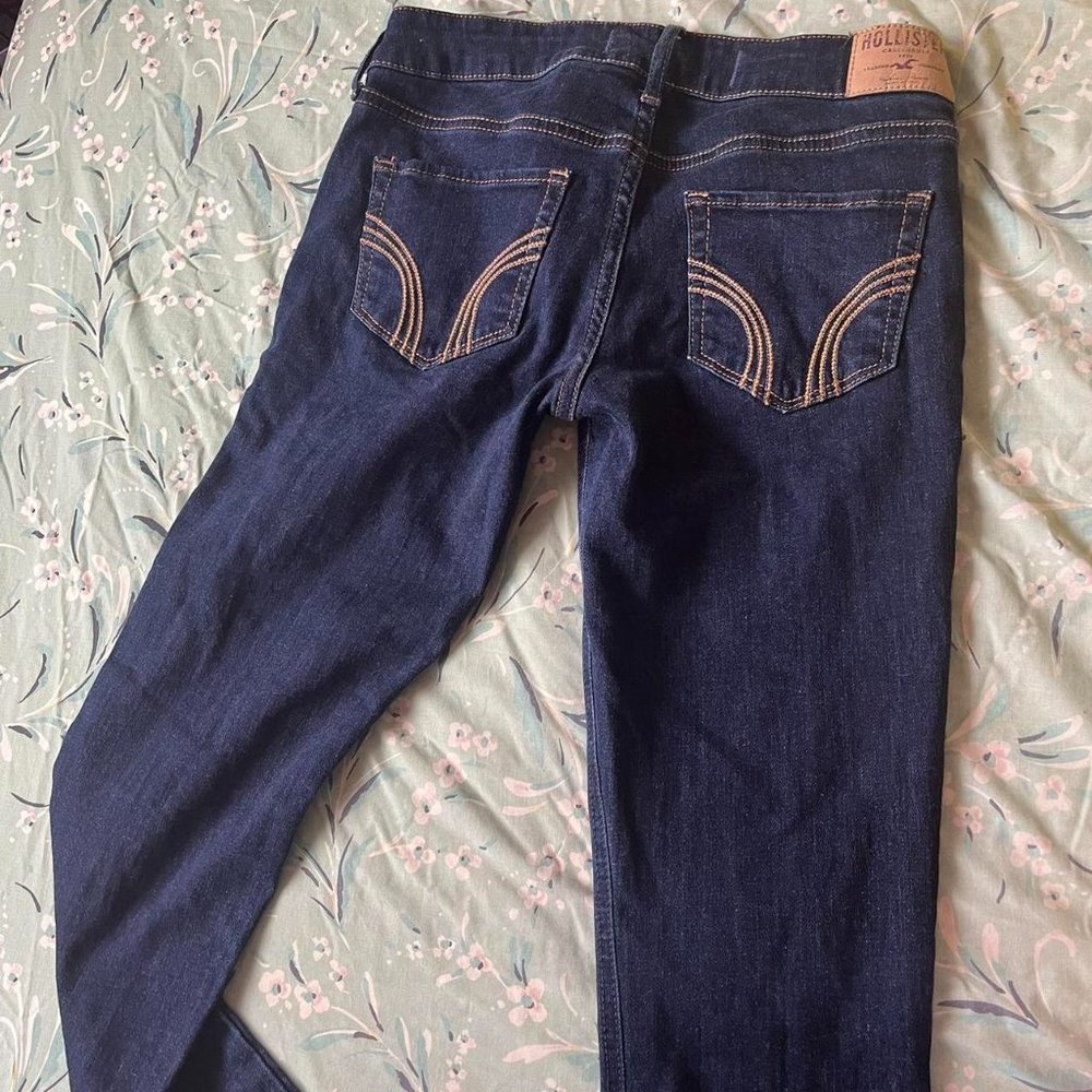 Low rise Hollister distressed jeans - Picture 2 of 5